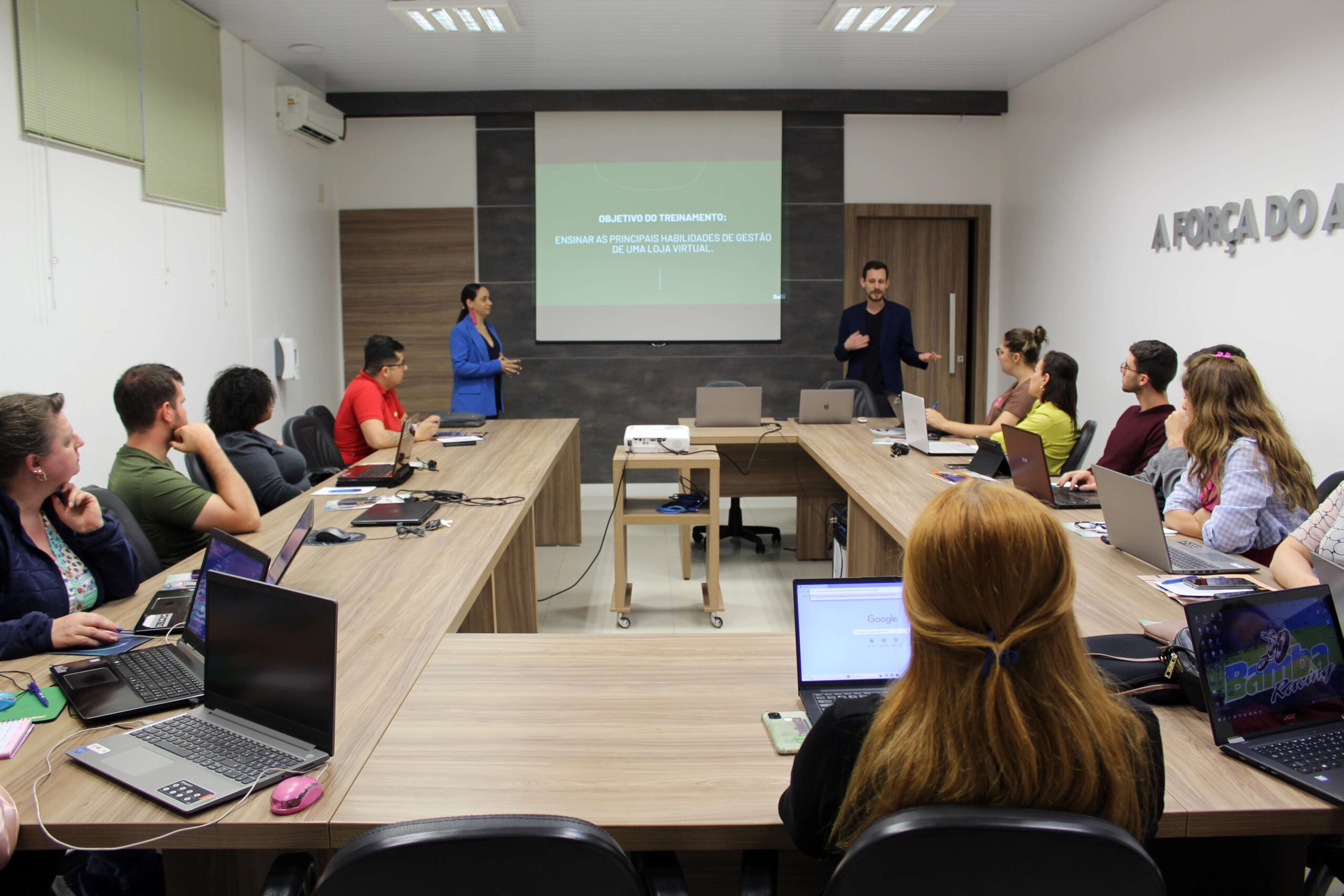 Curso Da Cdl Chapec Apresenta Estrat Gias Para Fortalecer As Vendas No